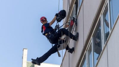 İtfaiye Haftası kapsamında İzmir İtfaiyesi ve İZSU’nun ortaklaşa düzenlediği tatbikatta