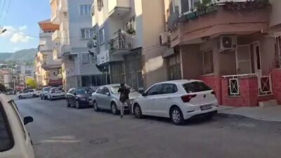 İzmir'in Balçova ilçesinde bulunan polis merkezine uzun namlulu silahla saldırıda