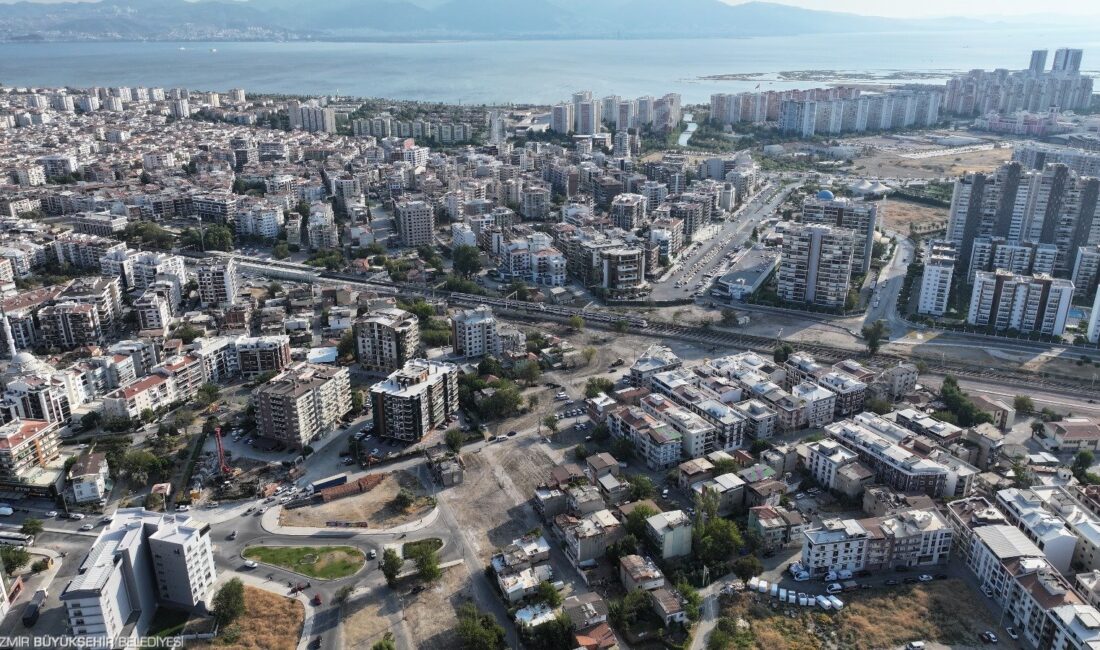 İzmir Büyükşehir Belediyesi, Karşıyaka’da Kemal Baysak Bulvarı’nı Şemikler Mahallesi ve