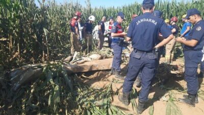 İzmir’in Torbalı ilçesinde eğitim amaçlı havalanan bir helikopter mısır tarlasına