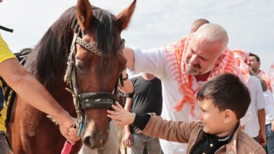 Türkiye’nin dört bir yanından gelen 184 rahvan at, Menemen’de düzenlenen