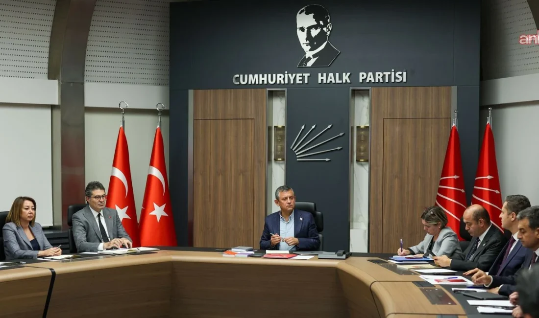 CHP kurultayına ilişkin davada bugün karar çıkması beklenirken, Özgür Özel