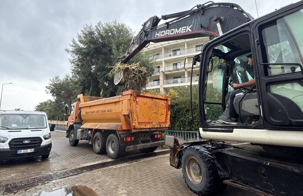Menderes’te artan yağışlar öncesi Menderes Belediyesi, İZSU ile gerçekleştirdiği ortak