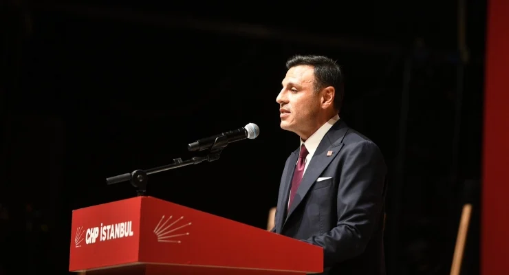 Mahkeme kararına rağmen devam eden CHP Olağanüstü İstanbul İl Kongresi’nde,