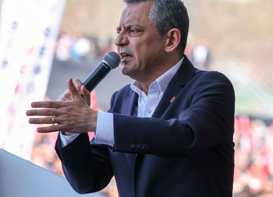 CHP Genel Başkanı Özgür Özel, İstanbul İl Başkanlığı’na mahkeme kararıyla