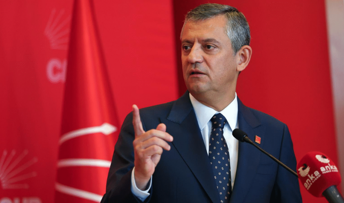 Türkiye'nin dört bir yanından 120'yi aşkın akademisyen, yayımladıkları bildiride CHP