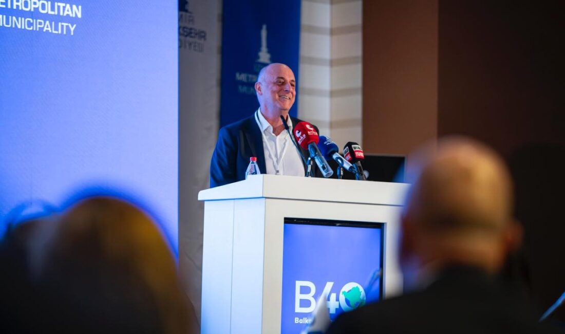 CHP İzmir Milletvekili Ümit Özlale, B40 Zirvesi’nde dijital göçebelerin İzmir’in