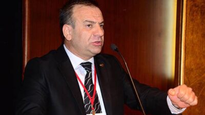 CHP Konak İlçe Kongresi'nde tansiyon yükseldi. Eski İlçe Başkanı Mehmet