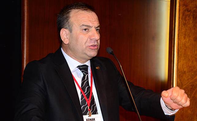 CHP Konak İlçe Kongresi'nde tansiyon yükseldi. Eski İlçe Başkanı Mehmet