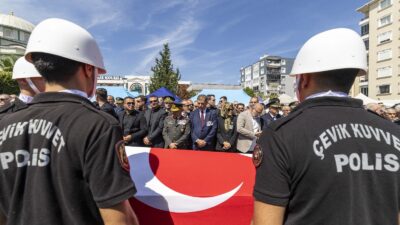 İzmir, kurtuluşunun 103’üncü yıldönümünde şehitlerini sonsuzluğa uğurladı. 