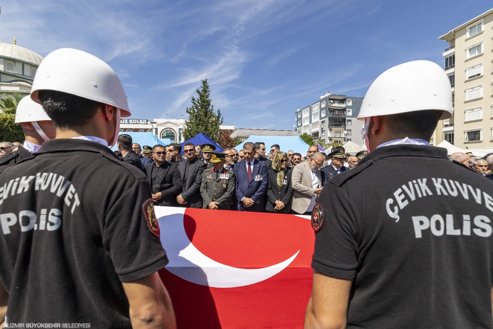 İzmir, kurtuluşunun 103’üncü yıldönümünde şehitlerini sonsuzluğa uğurladı. 