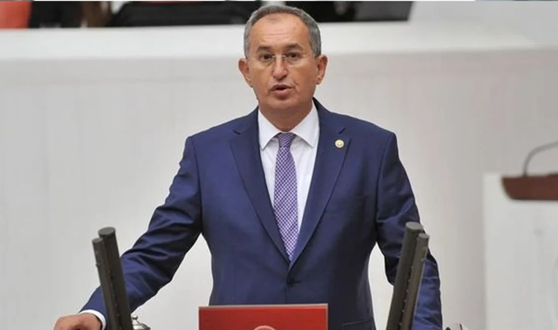 Eski CHP İzmir Milletvekili Atila Sertel, polis eşliğinde adliyeye götürüldü.