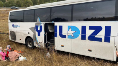 Sivas’ın Yıldızeli ilçesi Çamlıbel Geçidi’nde yolcu otobüsü ile tırın çarpışması