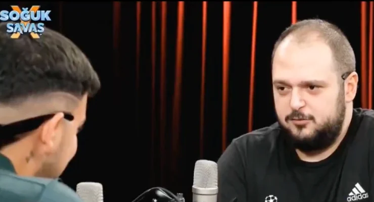 YouTube’da yayınlanan ‘Soğuk Savaş’ programının sunucusu Boğaç Soydemir ve konuğu