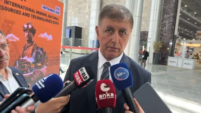 İzmir Büyükşehir Belediye Başkanı Cemil Tugay, çöplerin bertarafı ve geri