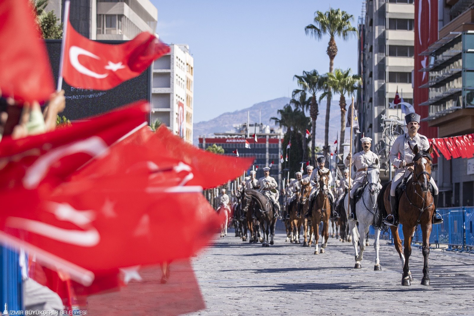 İzmir’in işgalden kurtuluşunun 103. yıl dönümü kutlamaları kapsamında Konak Atatürk