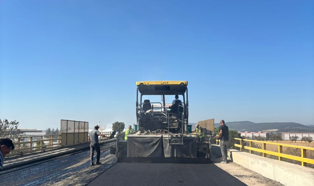 İzmir Büyükşehir Belediyesi, 30 ilçede başlattığı asfalt seferberliği kapsamında Aliağa