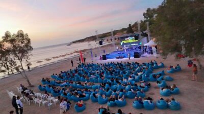 İzmir Büyükşehir Belediyesi ve Foça Belediyesi iş birliğiyle Kumburnu Plajı’nda