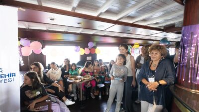 İzmir Büyükşehir Belediyesi, “Dünya Kız Çocukları Günü” kapsamında Tarihi Bergama