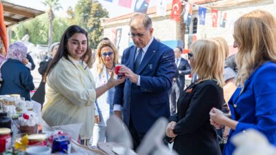 “Girişimde Kadın Gücü Projesi” etkinliğinde konuşan İzmir Büyükşehir Belediye Başkanı