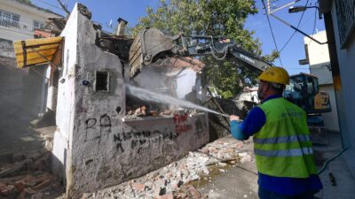 İzmir Büyükşehir Belediyesi, Ballıkuyu Kentsel Dönüşüm Alanı’nda güvenlik riski oluşturan