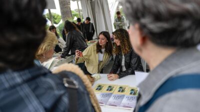 İzmir Büyükşehir Belediyesi ev sahipliğinde kapılarını açan 6. İzmir Kitap