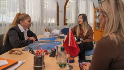 İzmir Büyükşehir Belediyesi, demokrasinin temel taşı olan muhtarlarla iş birliği