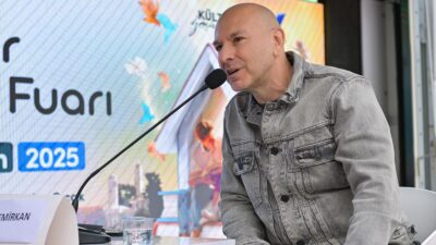 Türkçe rock müziğin en önemli temsilcilerinden, “Zamanda Saklı” isimli kitabıyla