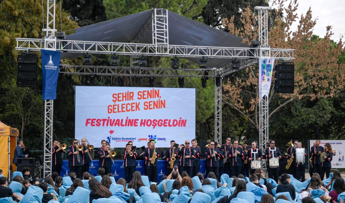 İzmir Büyükşehir Belediyesi’nin “Şehir Senin, Gelecek Senin” sloganıyla düzenlediği Hoş
