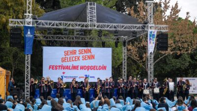 İzmir Büyükşehir Belediyesi’nin “Şehir Senin, Gelecek Senin” sloganıyla düzenlediği Hoş