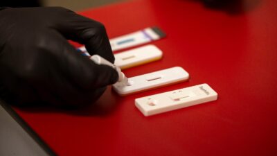 Büyükşehir’den kimliksiz ve ücretsiz test hizmeti İzmir Büyükşehir Belediyesi, kimliksiz ve ücretsiz test hizmetiyle toplumsal sağlığa