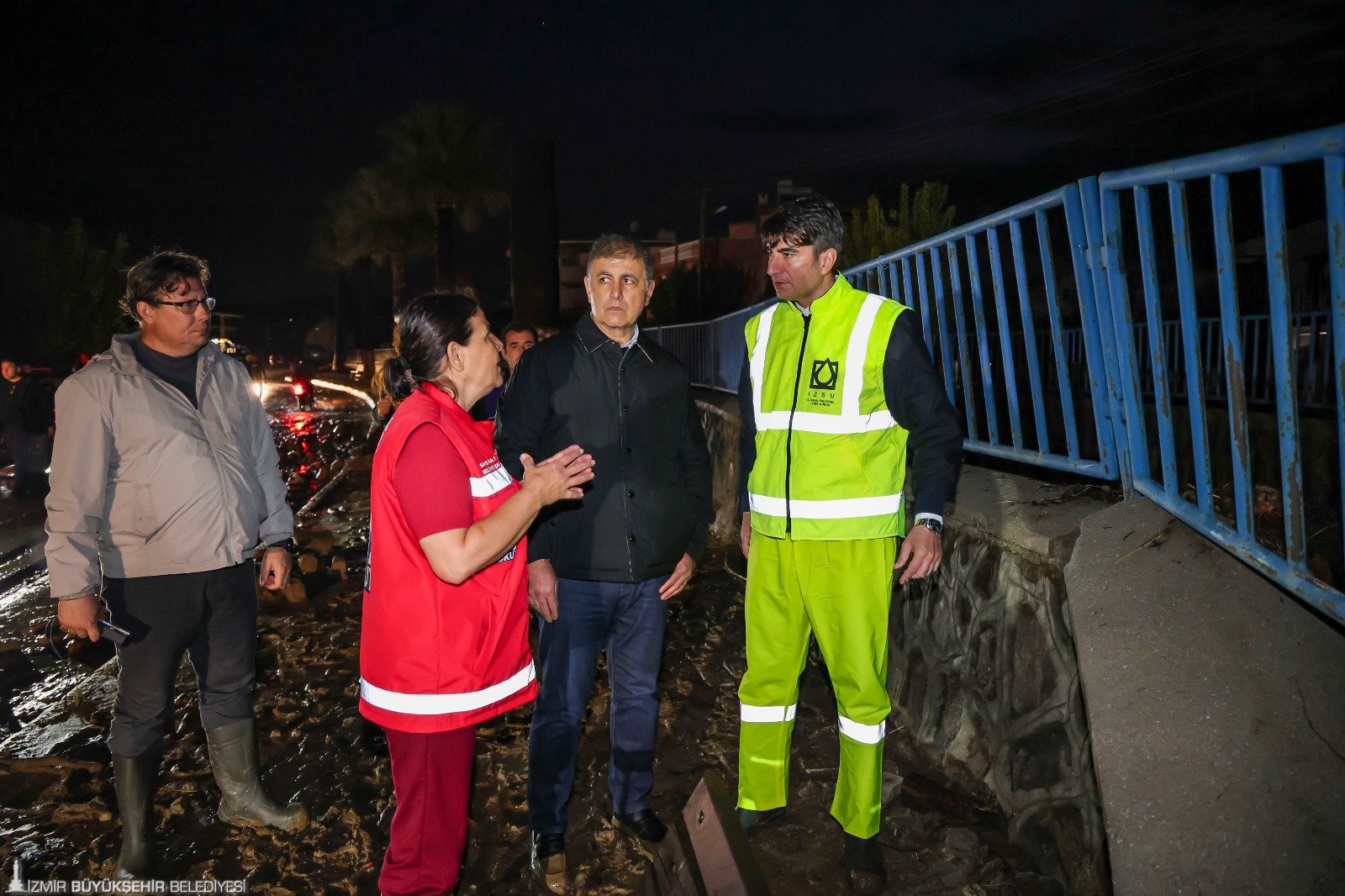 İzmir Büyükşehir Belediye Başkanı Dr. Cemil Tugay, sağanak yağışın yaşamı