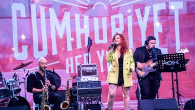 İzmir Büyükşehir Belediyesi tarafından Cumhuriyet Bayramı’nın 102’nci yılı kutlamaları kapsamında