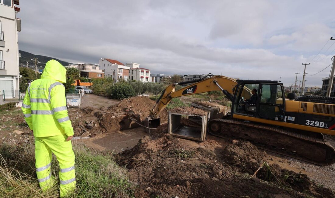 İzmir Büyükşehir Belediyesi ekipleri Bergama’da aşırı yağışlarla mücadele ediyor İzmir’in Bergama ilçesinde aşırı yağış nedeniyle sel ve su baskınları