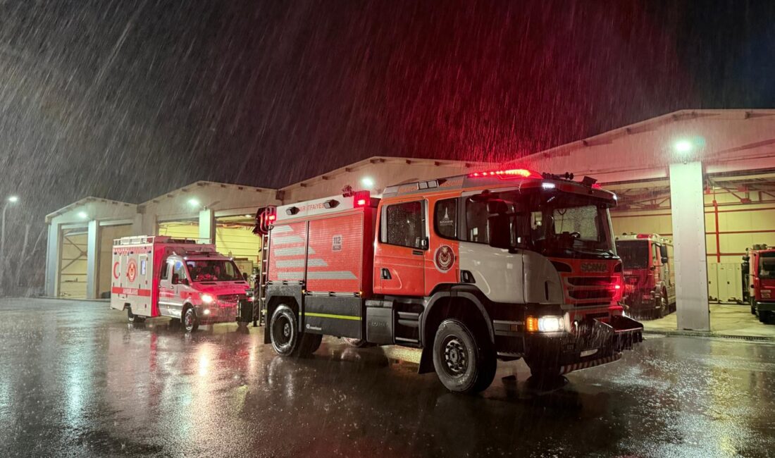 İzmir Büyükşehir Belediyesi ekipleri, dün akşam saatlerinde merkez üssü Balıkesir’in