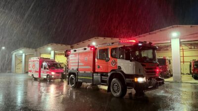 İzmir Büyükşehir Belediyesi ekipleri, dün akşam saatlerinde merkez üssü Balıkesir’in