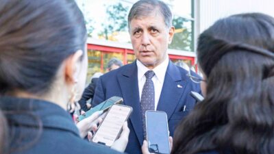 İzmir Büyükşehir Belediye Başkanı Dr. Cemil Tugay, kentte üç noktada