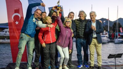 İzmir Büyükşehir Belediyesi’nin ev sahipliğinde düzenlenen “102’nci Yıl 102 Mil