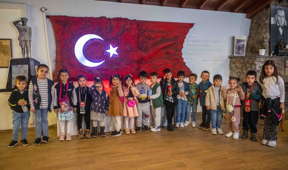 Çocuklar ve kadınlar Cumhuriyet ruhu ile Belkahve’de buluştu Bornova Belediyesi, 29 Ekim Cumhuriyet Bayramı haftasında düzenlediği etkinlik kapsamında