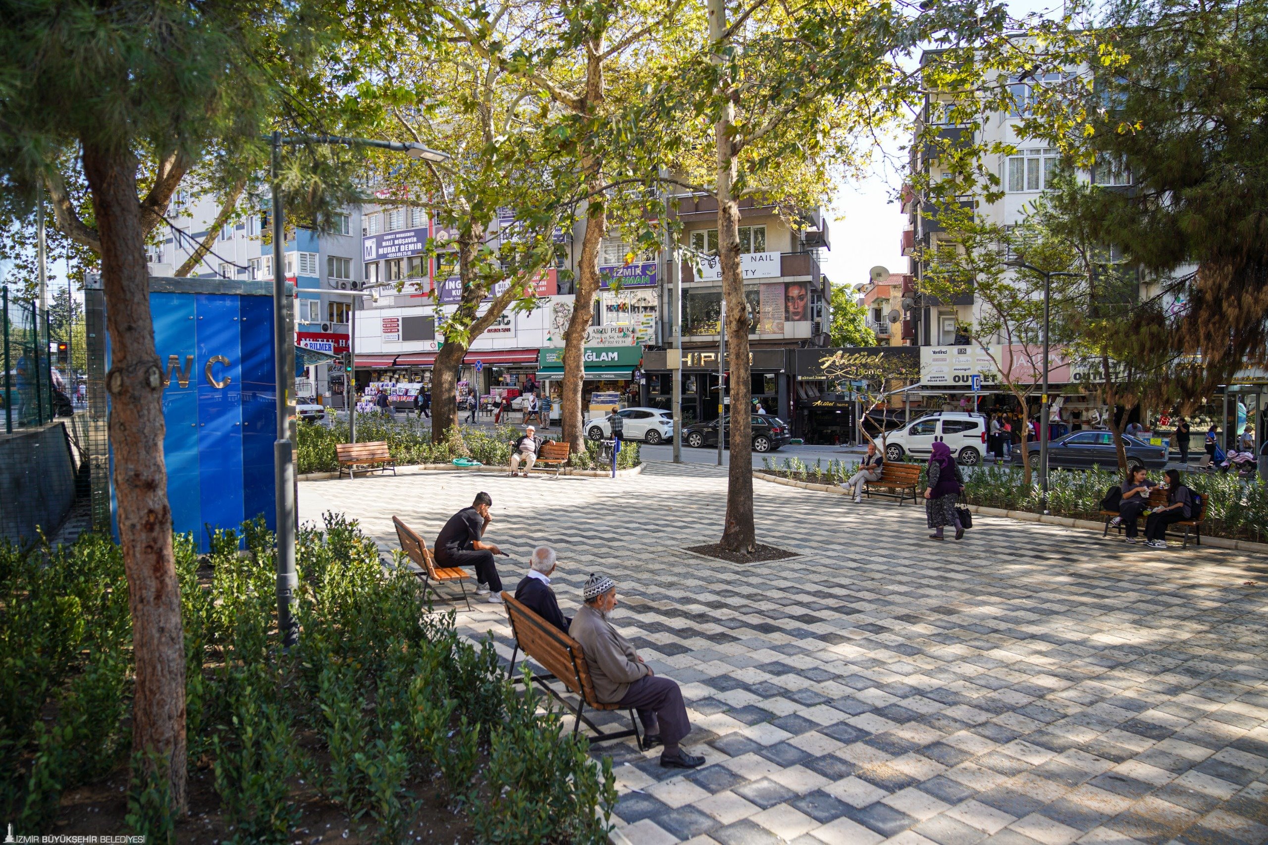 İzmir Büyükşehir Belediyesi, Buca’daki Beyazıt Aykut Parkı’nı kapsamlı bir şekilde