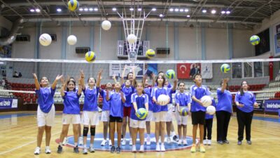 İzmir Büyükşehir Belediyesi’nin kış dönemi spor okullarında kayıtlar devam ediyor.