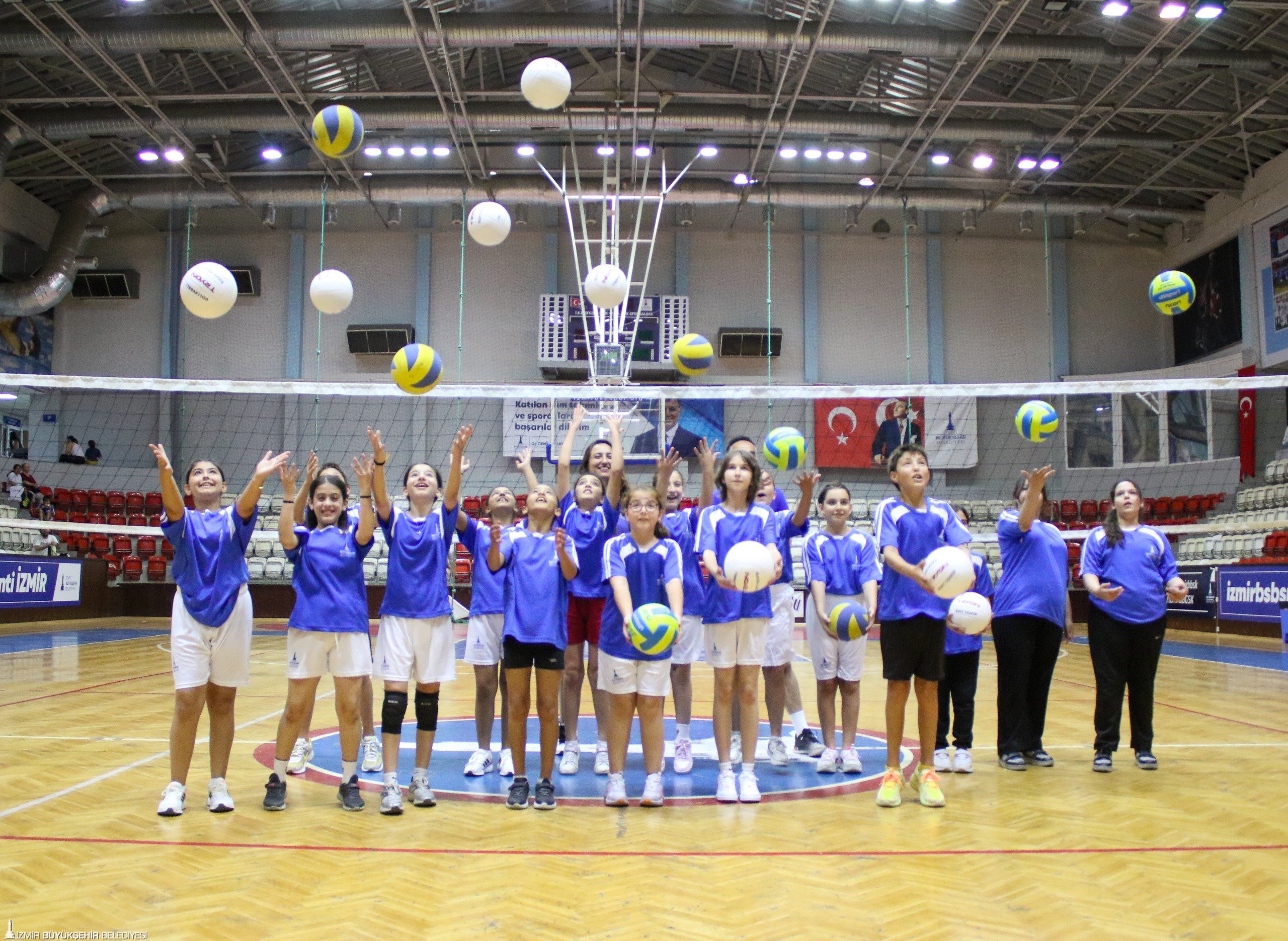 İzmir Büyükşehir Belediyesi’nin kış dönemi spor okullarında kayıtlar devam ediyor.