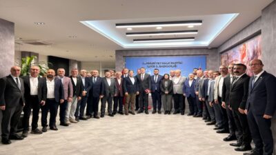CHP İzmir teşkilatında ‘tek aday’ formülü tartışma yarattı. Genel Merkez