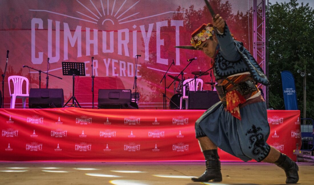 İzmir Büyükşehir Belediyesi’nin “Cumhuriyet Her Yerde” etkinlikleri Kiraz’da yoğun katılımla