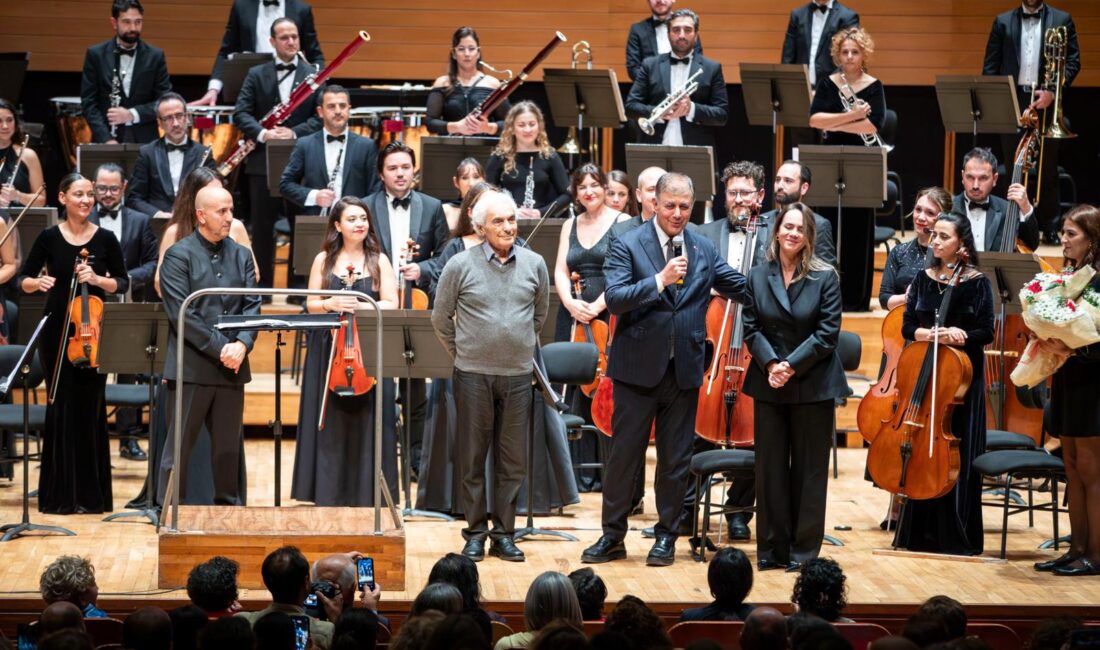 İzmir Oda Orkestrası’ndan Cumhuriyet’e armağan konser Cumhuriyet’in 102. yılı, İzmir Büyükşehir Belediyesi Ahmed Adnan Saygun Sanat