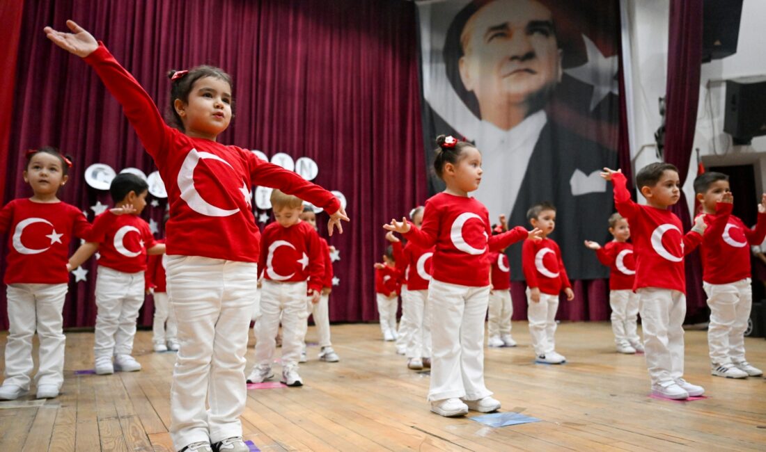 Miniklerden Cumhuriyet coşkusu Bornova Belediyesi’nin Çocuk Oyun ve Aktivite Merkezleri’ndeki minikler, 29 Ekim’i