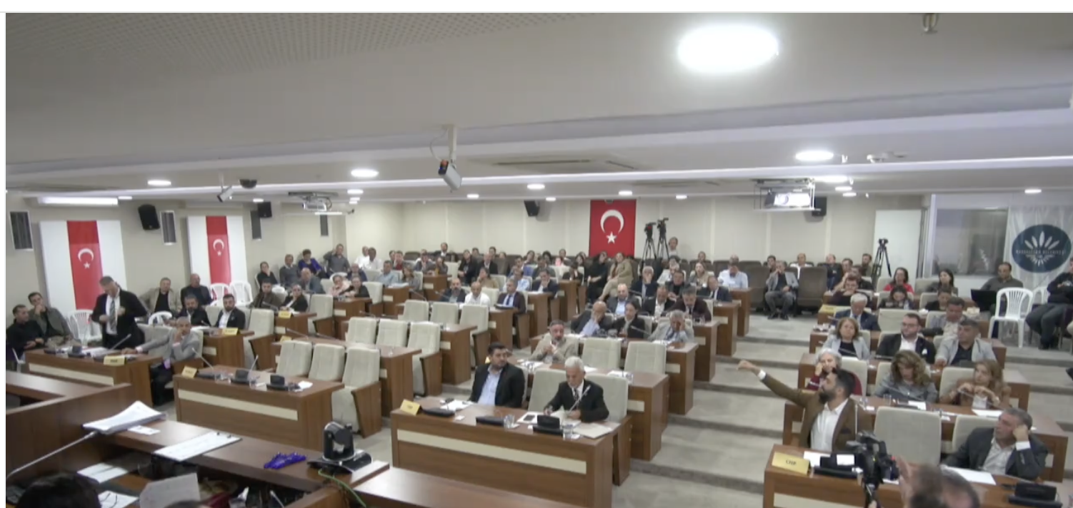 Karabağlar Belediye Meclisi Ekim ayı oturumunda, pazarcılardan alınan katı atık