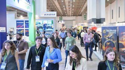 LOGISTECH 2025’te düzenlenen söyleşi ve ideathon etkinliğinde, gençler ve uzmanlar