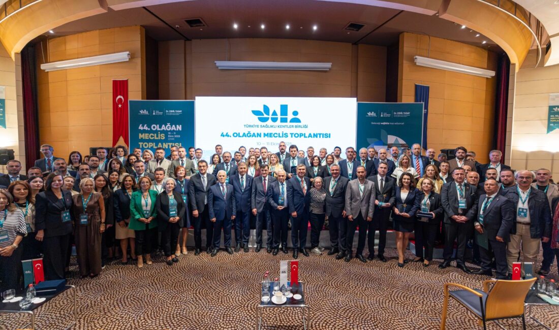 İzmir Büyükşehir Belediyesi ev sahipliğinde gerçekleşen Türkiye Sağlıklı Kentler Birliği