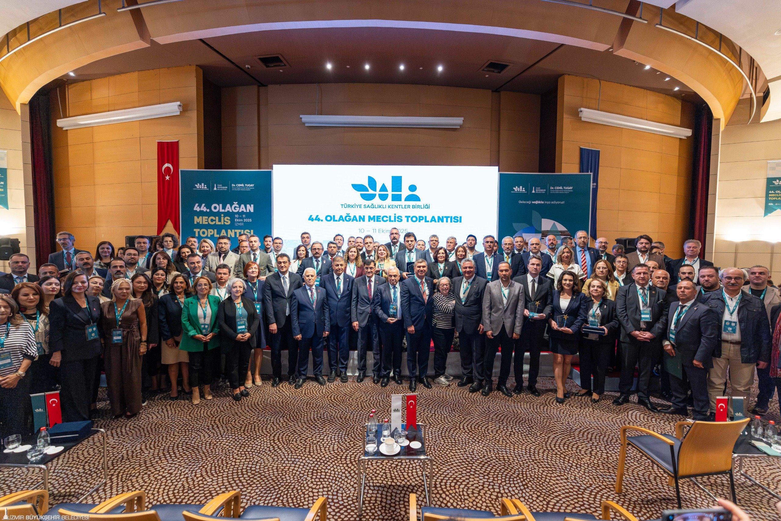 İzmir Büyükşehir Belediyesi ev sahipliğinde gerçekleşen Türkiye Sağlıklı Kentler Birliği